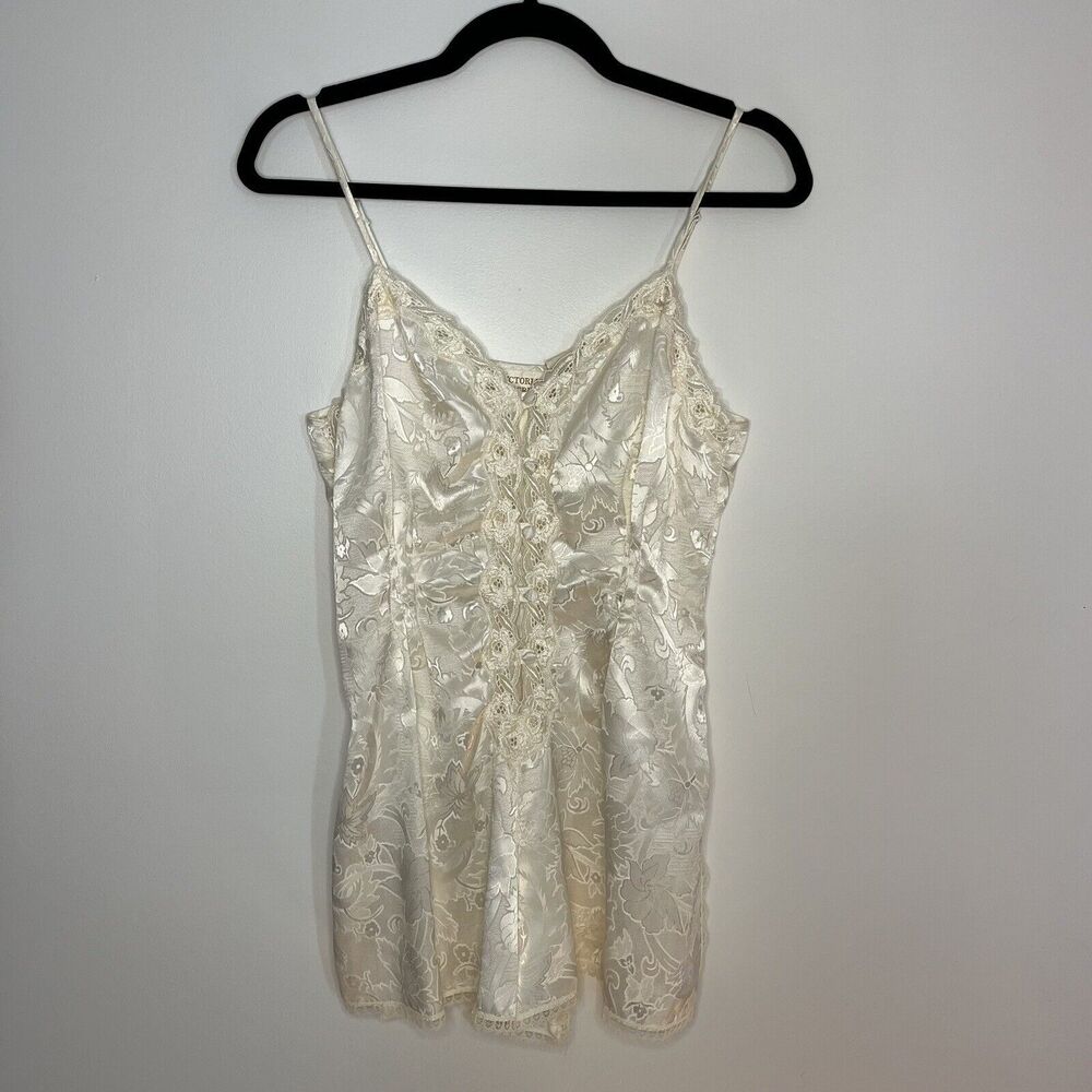 Vintage Gold label Victoria Secret Ivory Floral Lace Slip Rompe Lingerie Medium